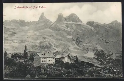 AK Lindauerhütte, Berghütte mit Blick gegen Drei Thürme