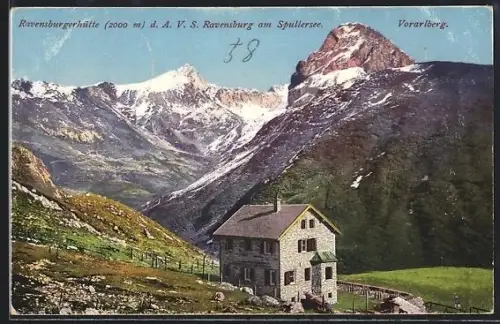 AK Ravensburgerhütte am Spullersee, Berghütte mit Gipfelpanorama
