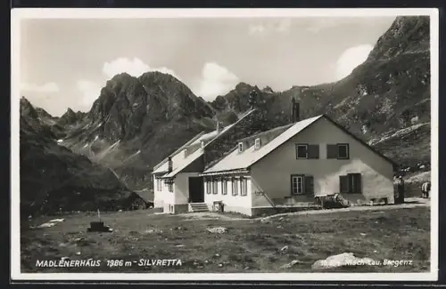 AK Madlenerhaus, Hütte mit Bergpanorama