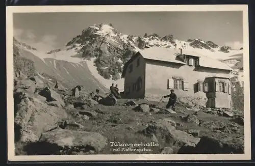 AK Tübingerhütte, Berghütte mit Plattenspitze, Wirtinnen, Wanderer