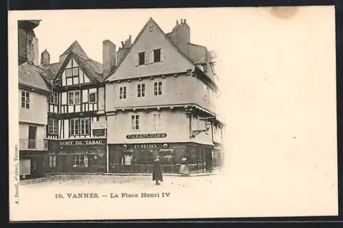 AK Vannes, La Place Henri IV avec maisons à colombages et boutiques