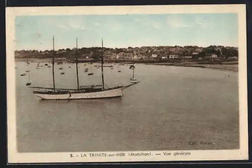 AK La Trinité-sur-Mer /Morbihan, Vue générale avec voilier et panorama du village côtier