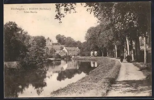 AK Rohan /Morbihan, Saint-Martin, Vue sur la rivière bordée d`arbres et maisons en arrière-plan