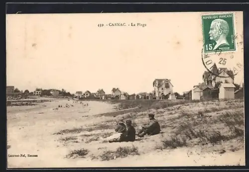 AK Carnac, La Plage avec vue sur les maisons en bord de mer