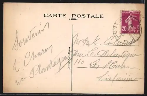 AK Lorient, Place Bisson animée avec foule et bâtiments en arrière-plan