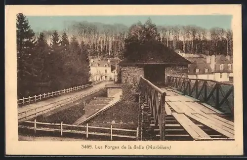 AK Les Forges de la Salle /Morbihan, Vue des forges et de la passerelle en bois