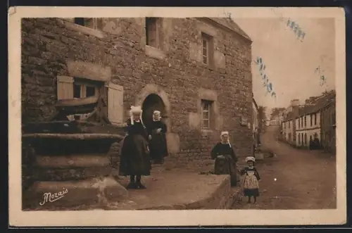 AK Lanvénégen /Morbihan, Un vieux puits dans la Grande-Rue