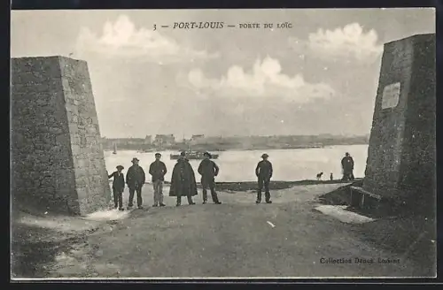 AK Port-Louis, Porte du Loïc avec des habitants au bord de l`eau