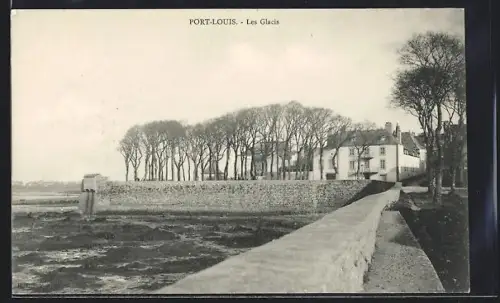 AK Port-Louis, Les Glacis