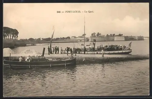 AK Port-Louis, Le Quai avec bateau à passagers et embarquement
