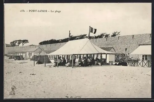 AK Port-Louis, La plage avec tentes et promeneurs sur le sable