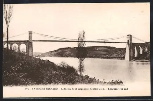 AK La Roche-Bernard, L`Ancien Pont suspendu sur la rivière