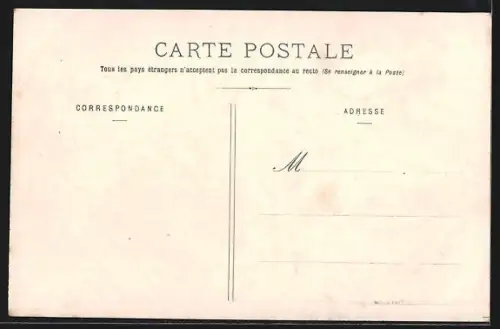 AK Vannes, Le Port avec voiliers amarrés et vues urbaines adjacentes