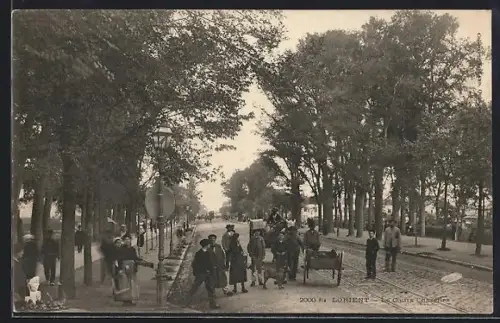 AK Lorient, Le Cours Chazelles animé avec passants et charrette