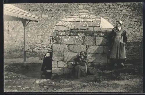 AK Port-Louis, Fontaine du Poulo avec habitants en habits traditionnels