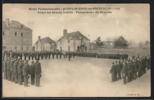 AK Saint-Michel-en-Priziac, Avant les Grands Défilés, Présentation du Drapeau