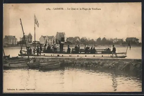 AK Larmor, Le Quai et la Plage de Toulhars avec bateau et passagers