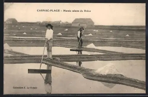 AK Carnac-Plage, Marais salants du Bréno avec travailleurs sur les passerelles