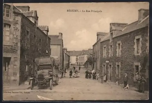 AK Réguiny, La Rue Principale