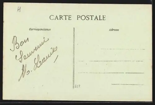 AK Le Faouet, La Rue des Cendres avec habitants et maisons alignées