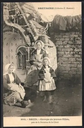 AK Baud, Groupe de jeunes filles près de la Fontaine de la Clarté