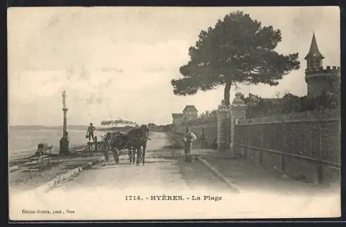 AK Hyères, La Plage avec calèche et bord de mer