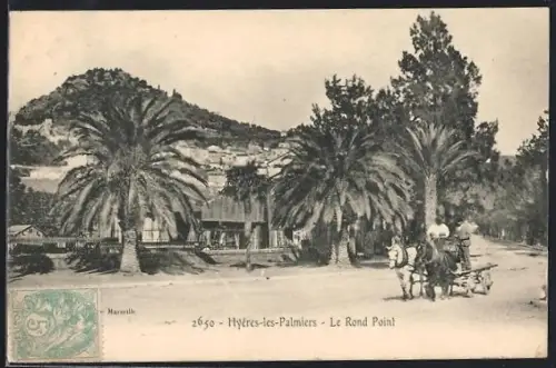AK Hyères-les-Palmiers, Le Rond Point avec palmiers et charrette tirée par un cheval