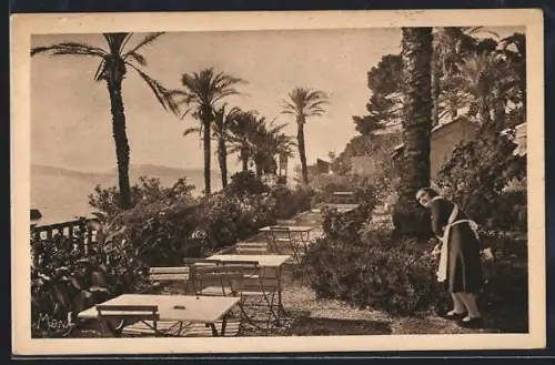 AK Toulon /Mourillon, Restaurant des Palmiers, La Terrasse, vue sur la mer avec palmiers et tables extérieures