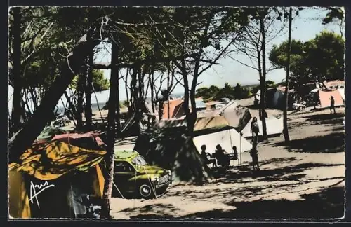 AK Hyères-les-Palmiers /La Capte, Le Camping sous les pins près de la plage