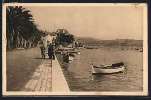 AK Bandol, Quai du Port avec barques amarrées et promenade bordée de palmiers