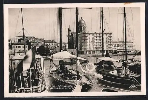 AK St-Raphaël, Yachts dans le Port