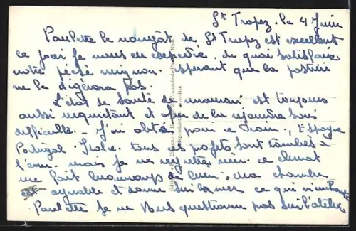 AK Saint-Tropez, Un coin du Golfe avec des barques et vue sur le village