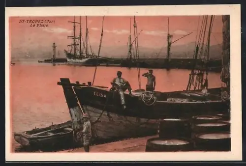 AK St-Tropez /Var, Le Phare et le bateau Elisa au port