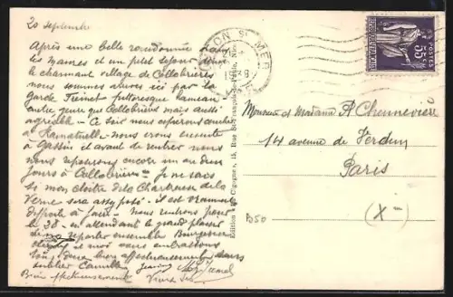 AK Saint-Tropez, Port des Pêcheurs avec bateaux et vue sur le village