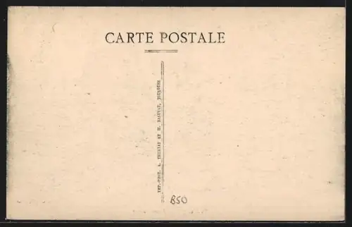 AK St-Tropez, Place Carnot avec arbres et fontaine