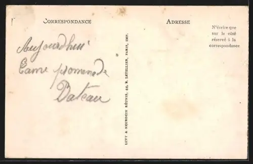 AK Toulon, Place de la Liberté avec vue sur les montagnes en arrière-plan