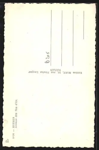 AK Hyères, Avenue des Îles d`Or avec l`Hôtel Lutetia et passants