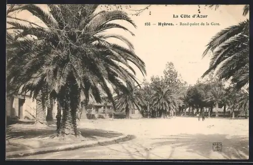 AK Hyères /Côte d`Azur, Rond-point de la Gare avec palmiers majestueux