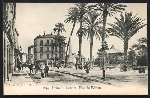 AK Hyères-les-Palmiers, Place des Palmiers avec palmiers et kiosque