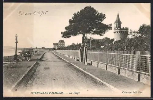 AK Hyères-les-Palmiers, La Plage avec promenade et tour pittoresque
