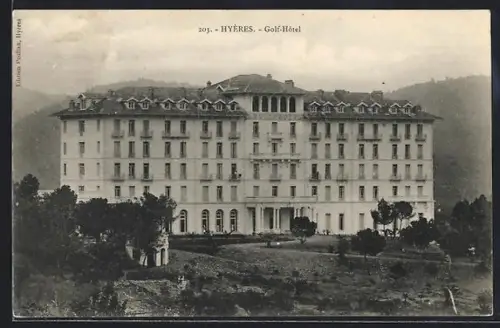 AK Hyères, Golf-Hôtel majestueux entouré de collines