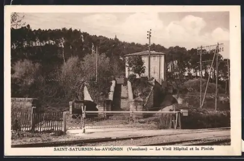AK Saint-Saturnin-les-Avignon /Vaucluse, Le Vieil Hôpital et la Pinède