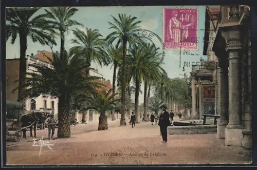 AK Hyères, Avenue de Belgique avec palmiers et passants
