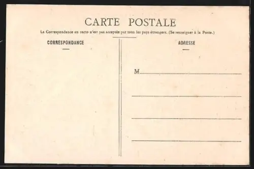 AK Hyères, Avenue des Îles d`Or avec palmiers et bâtiment emblématique