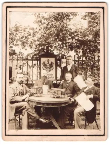 Fotografie Wagenbauer / Stellmacher zeigen ihre neuen Wagen für die Post, Wagen Modelle