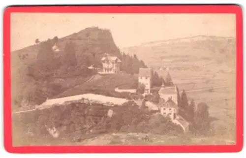Fotografie unbekannter Fotograf, Ansicht Feldkirch, Blick auf die Kapelle und Wohnhäuser