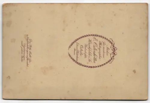 Fotografie E. Ostenkötter, Hirschfelde, Mutter und Vater mit ihren drei Töchtern, Mutterglück