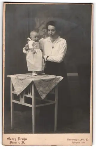 Fotografie Georg Krehn, Fürth i. B., Mutter mit ihrem Kind, Mutterglück