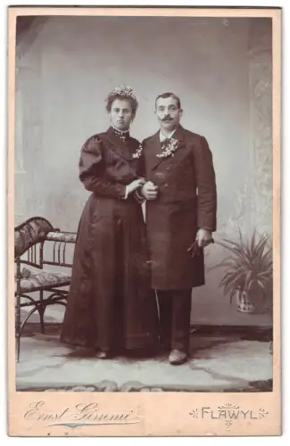Fotografie Ernst Gimmi, Flawil, schweizer Brautpaar im schwarzen Hochzeitskleid