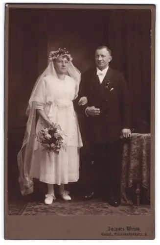 Fotografie Jacques Weiss, Basel, schweizer Ehepaar am Hochzeitstag im Brautkleid und Anzug